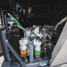 k-jc704-mobile-rock-crusher-close-up-1-komplet-north-america